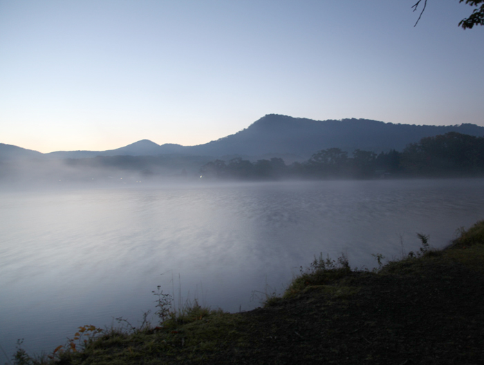 十和田湖の朝写真１