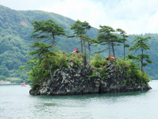 溶岩の島「恵比寿大黒島」写真